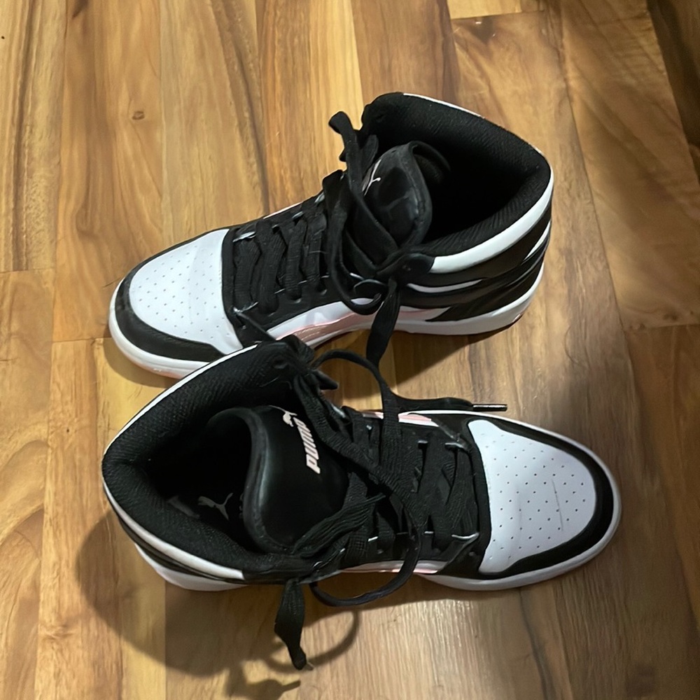 Shoes - Picture 4 of 5
